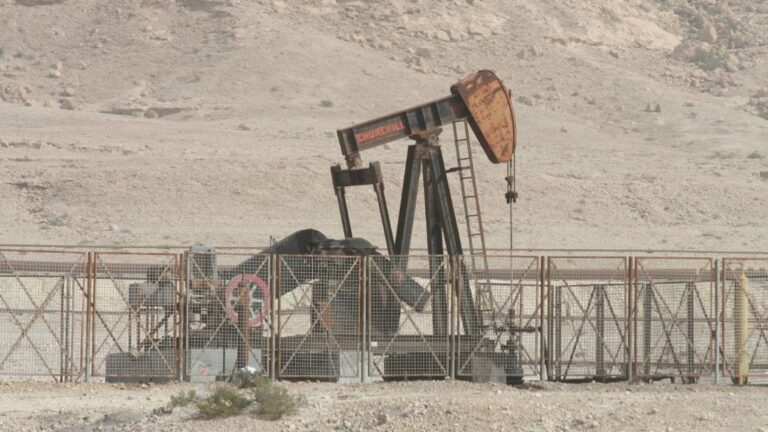Fotografi över ett oljefält
